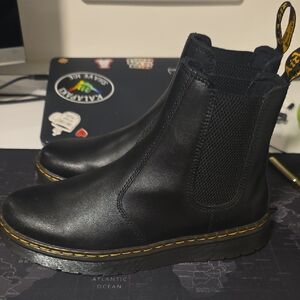 Black Leather Chelsea Boots Dr. Martens